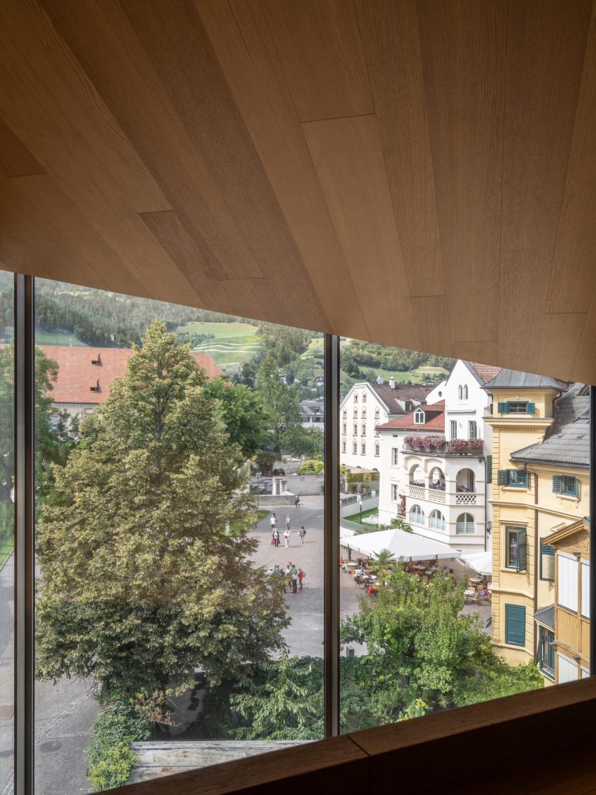 Carlana Mezzalira Pentimalli designs library in Italy blending "ancient and contemporary"