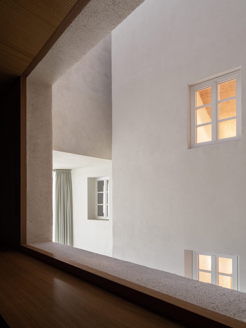Carlana Mezzalira Pentimalli designs library in Italy blending "ancient and contemporary"