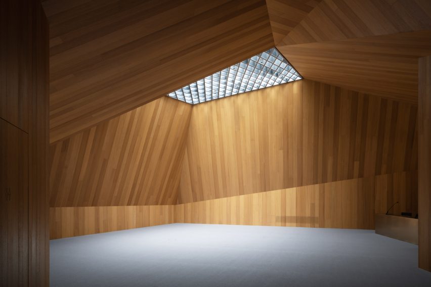 Carlana Mezzalira Pentimalli designs library in Italy blending "ancient and contemporary"