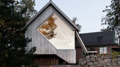 Front elevation of Cabin Nordmarka by Rever & Drage Architects