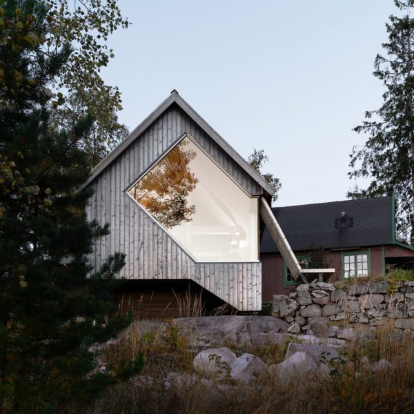 Front elevation of Cabin Nordmarka by Rever & Drage Architects