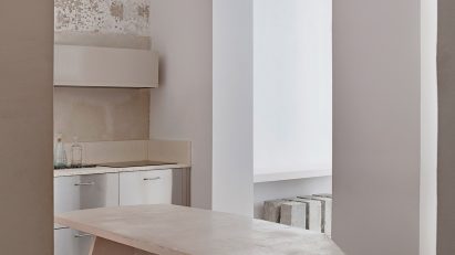 Kitchen and dining table of Casa Olivar in Madrid by Matteo Ferrari and Carlota Gallo
