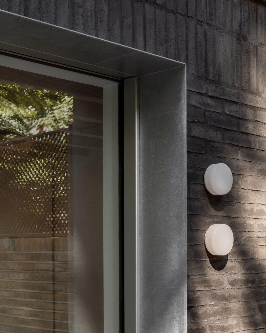 Exterior of DB Apartment by Studio Hallett Ike