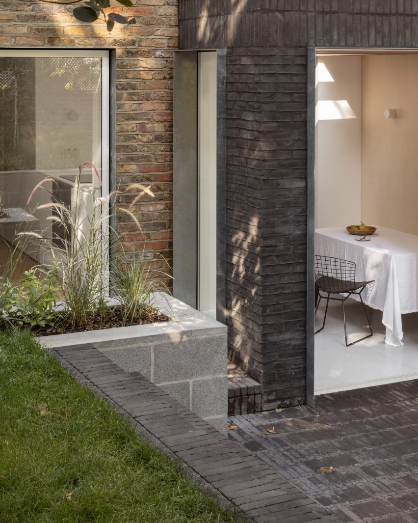 Exterior of DB Apartment by Studio Hallett Ike