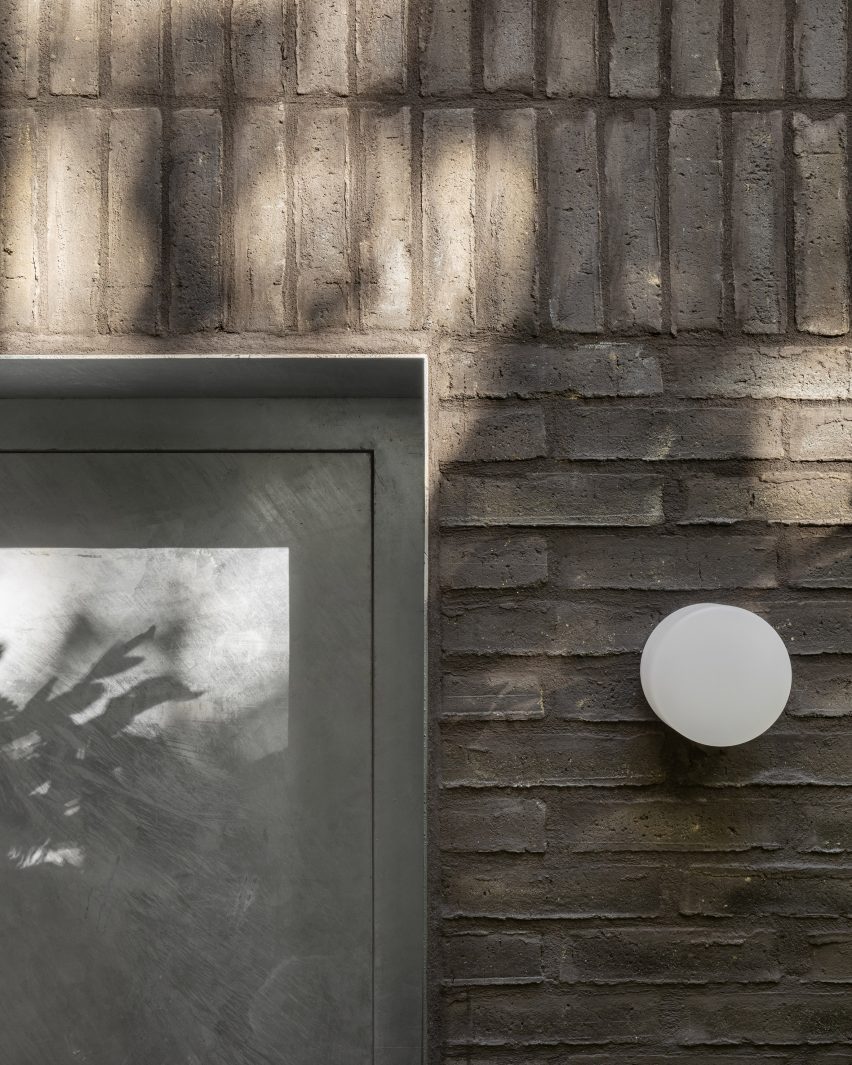 Exterior of DB Apartment by Studio Hallett Ike
