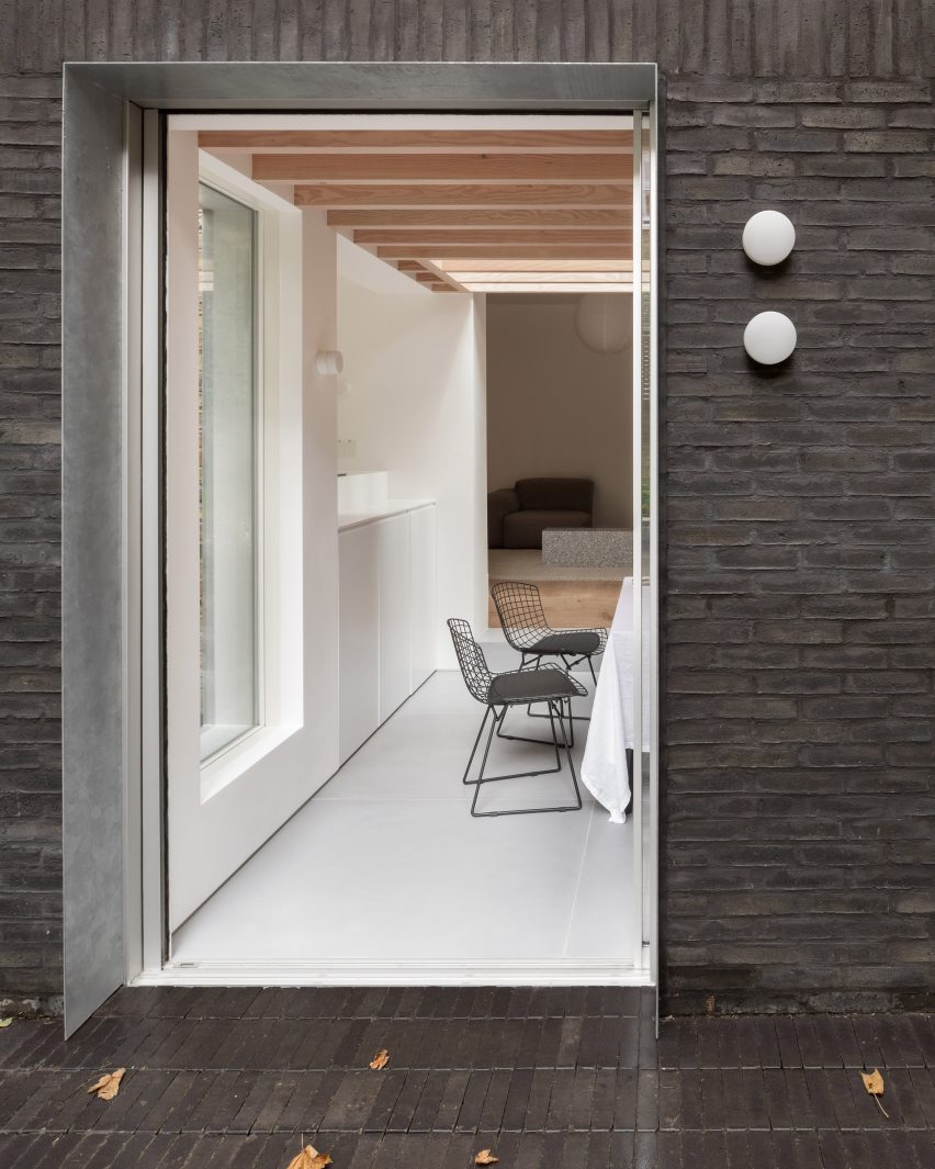 Exterior of DB Apartment by Studio Hallett Ike