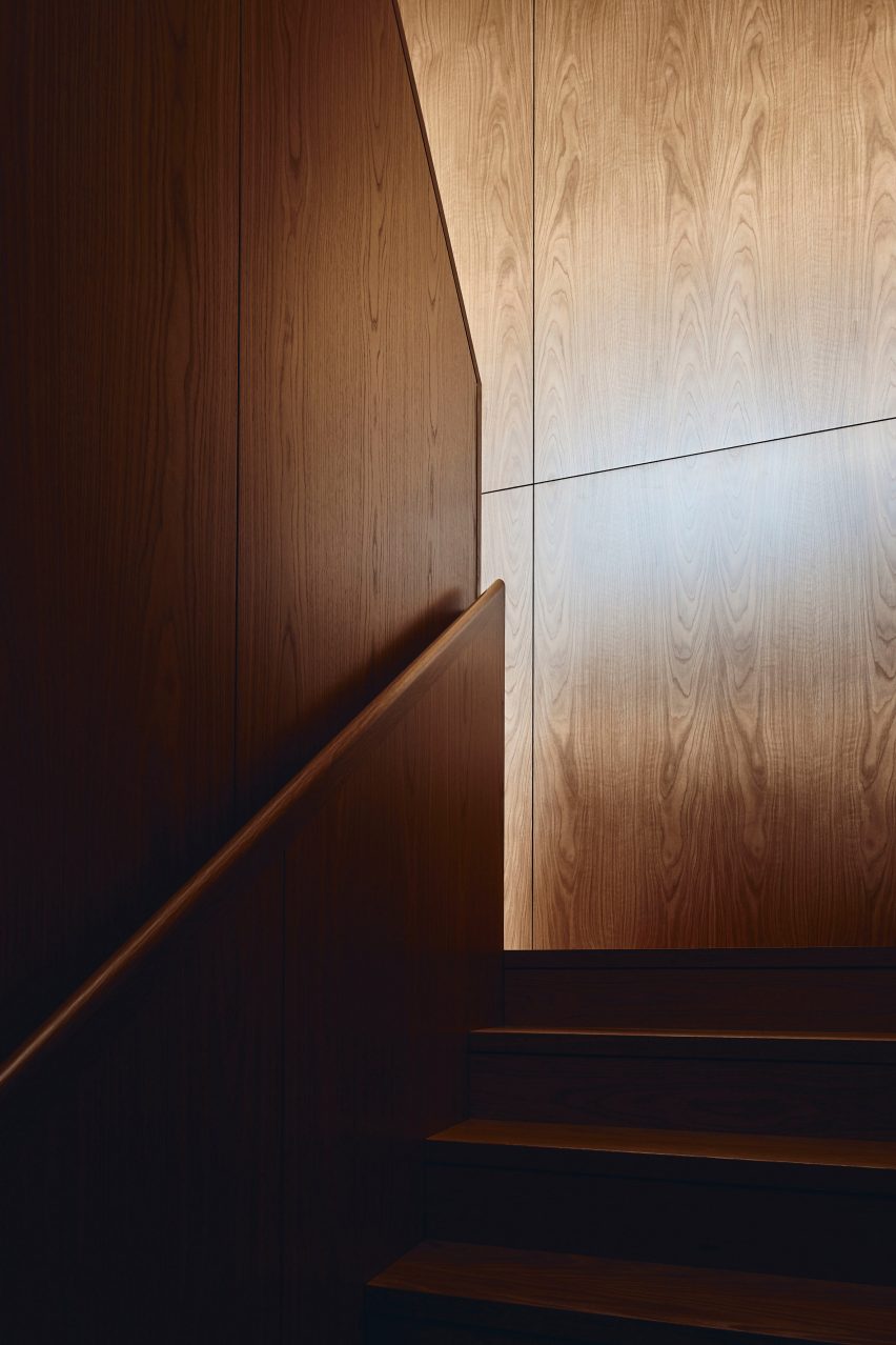 Wood-panelled staircase at The Courtyard Residence by FGR Architects