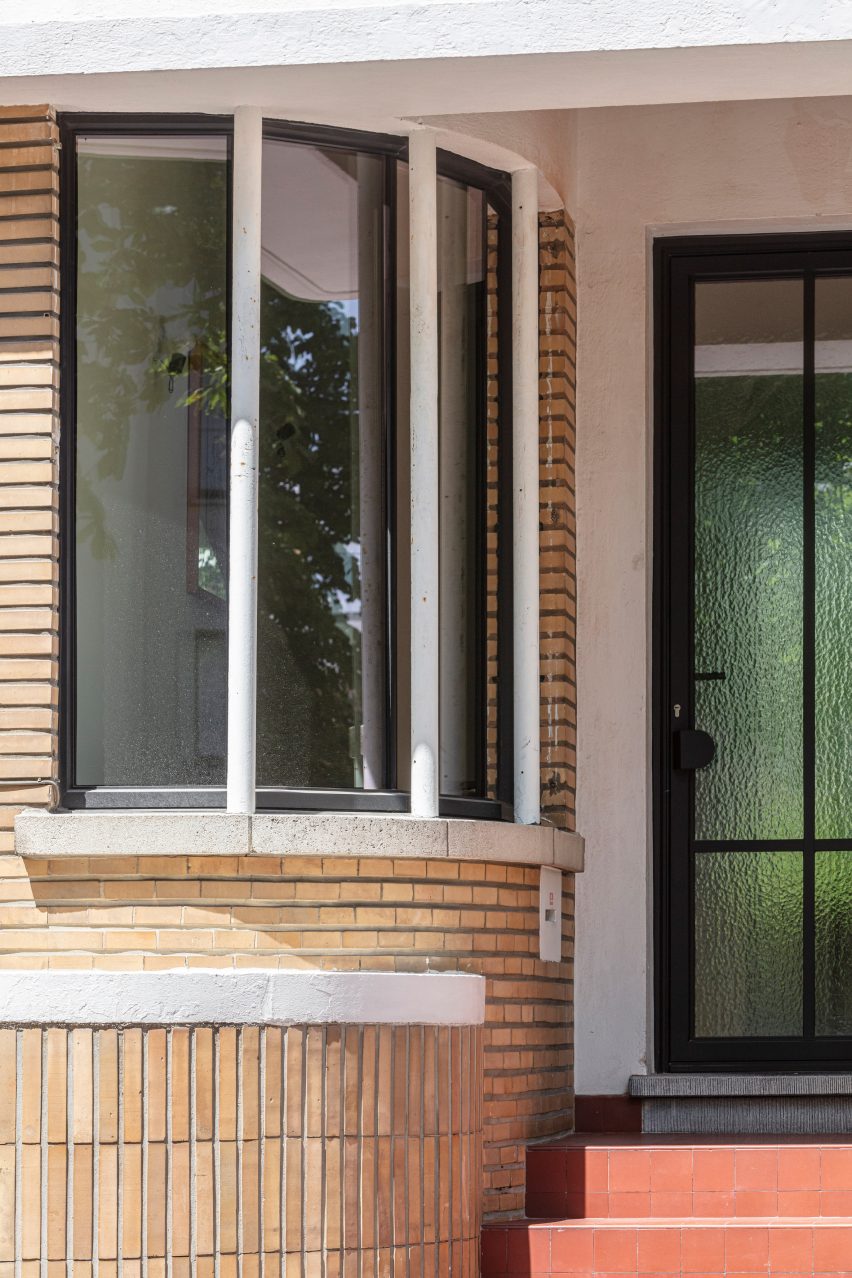 Entrance to House Mellinet by Atelier Fréderic Louis