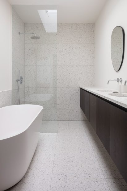 Bathroom by Atelier Fréderic Louis