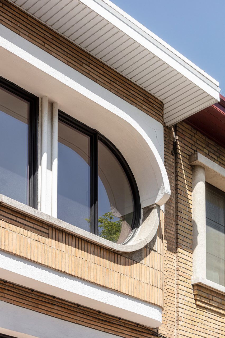 Window in facade of House Mellinet by Atelier Fréderic Louis