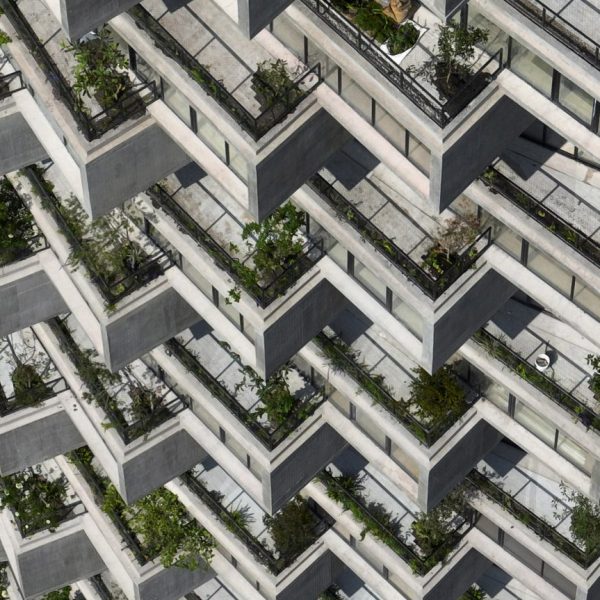 Dezeen Debate features BIG’s “beautiful” concrete skyscraper in Ecuador