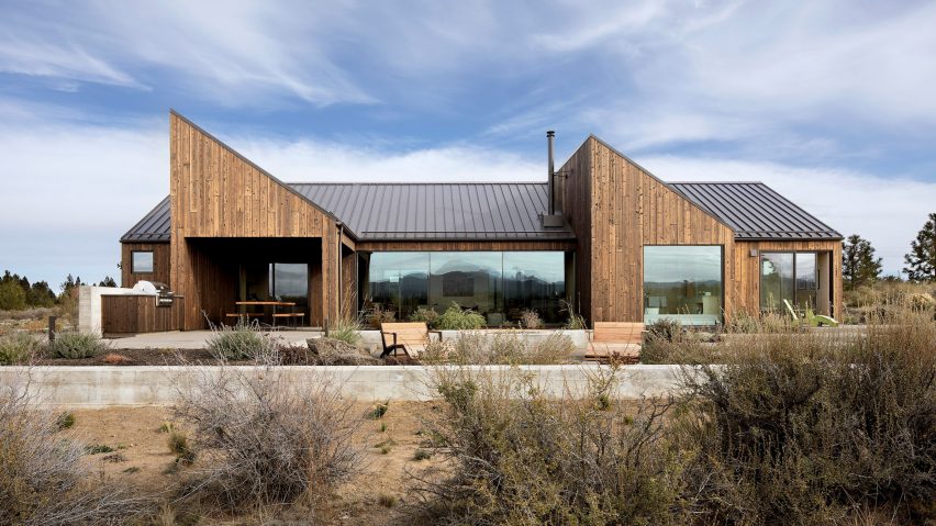 Mork-Ulnes completes eight-sided Octothorpe House in Oregon desert
