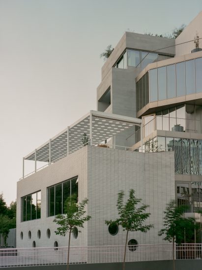 Exterior image of the facades at Art 1 Office