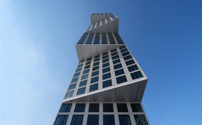 Skyscraper with cantilevers by OMA from the ground
