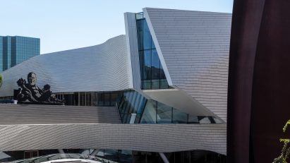 Orange County Museum of Art by Morphosis