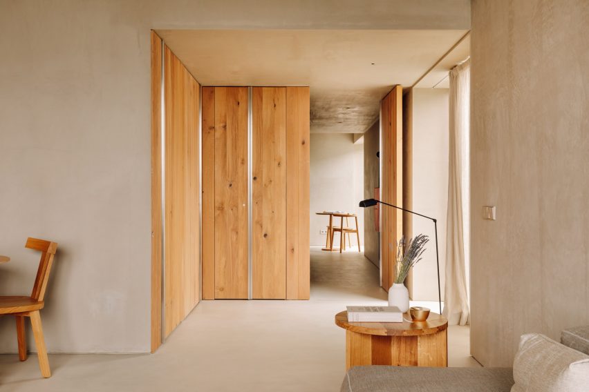 Living room in Pateos houses by Manuel Aires Mateus