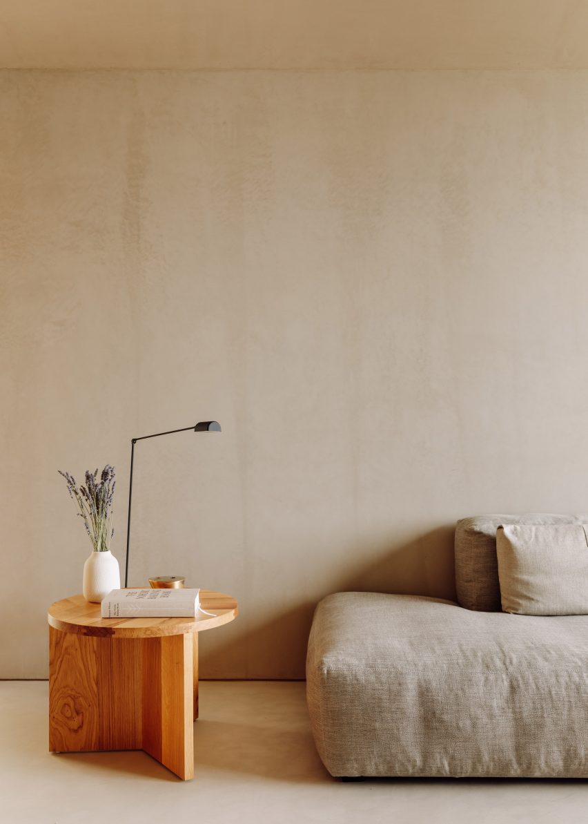 Living room in Pateos houses by Manuel Aires Mateus