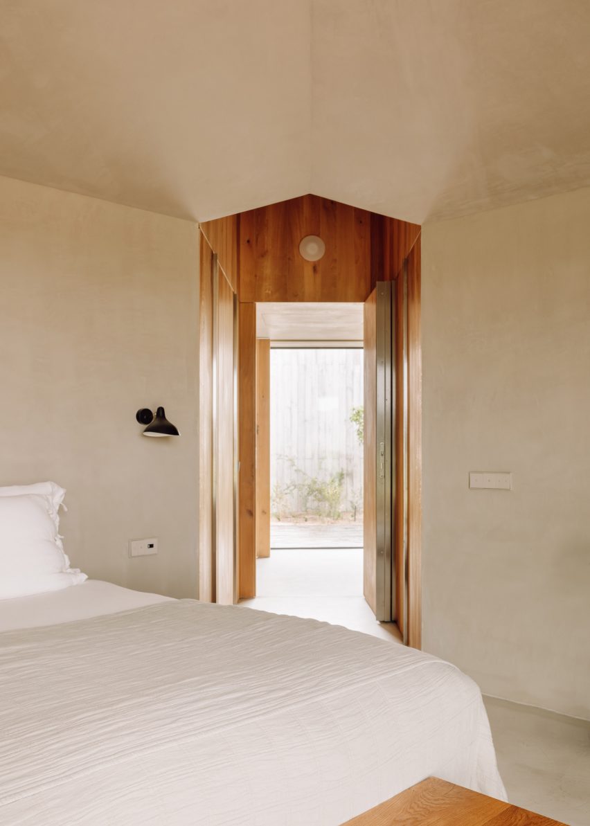 Bedroom in Pateos houses by Manuel Aires Mateus