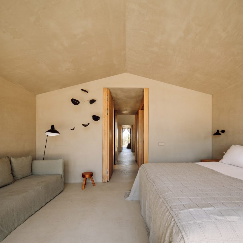 Bedroom in Pateos houses by Manuel Aires Mateus