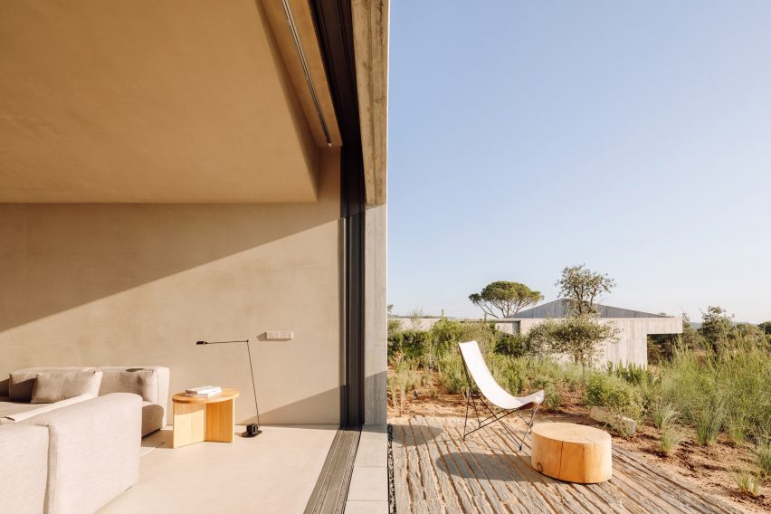 Living space in Pateos houses by Manuel Aires Mateus