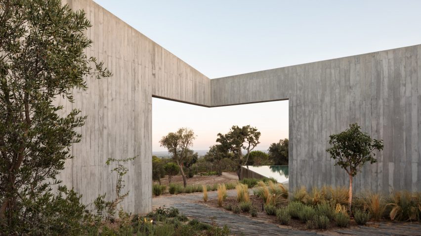 Aperture at Pateos houses by Manuel Aires Mateus