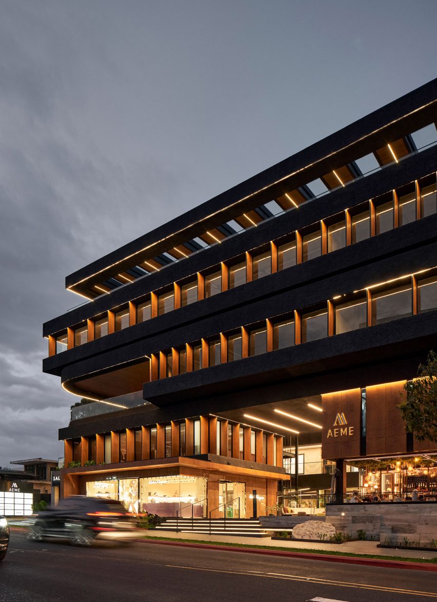 AEME building by Paz Arquitectura