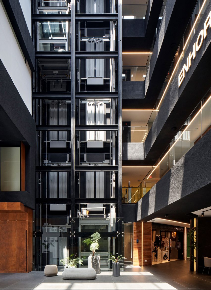 AEME building by Paz Arquitectura
