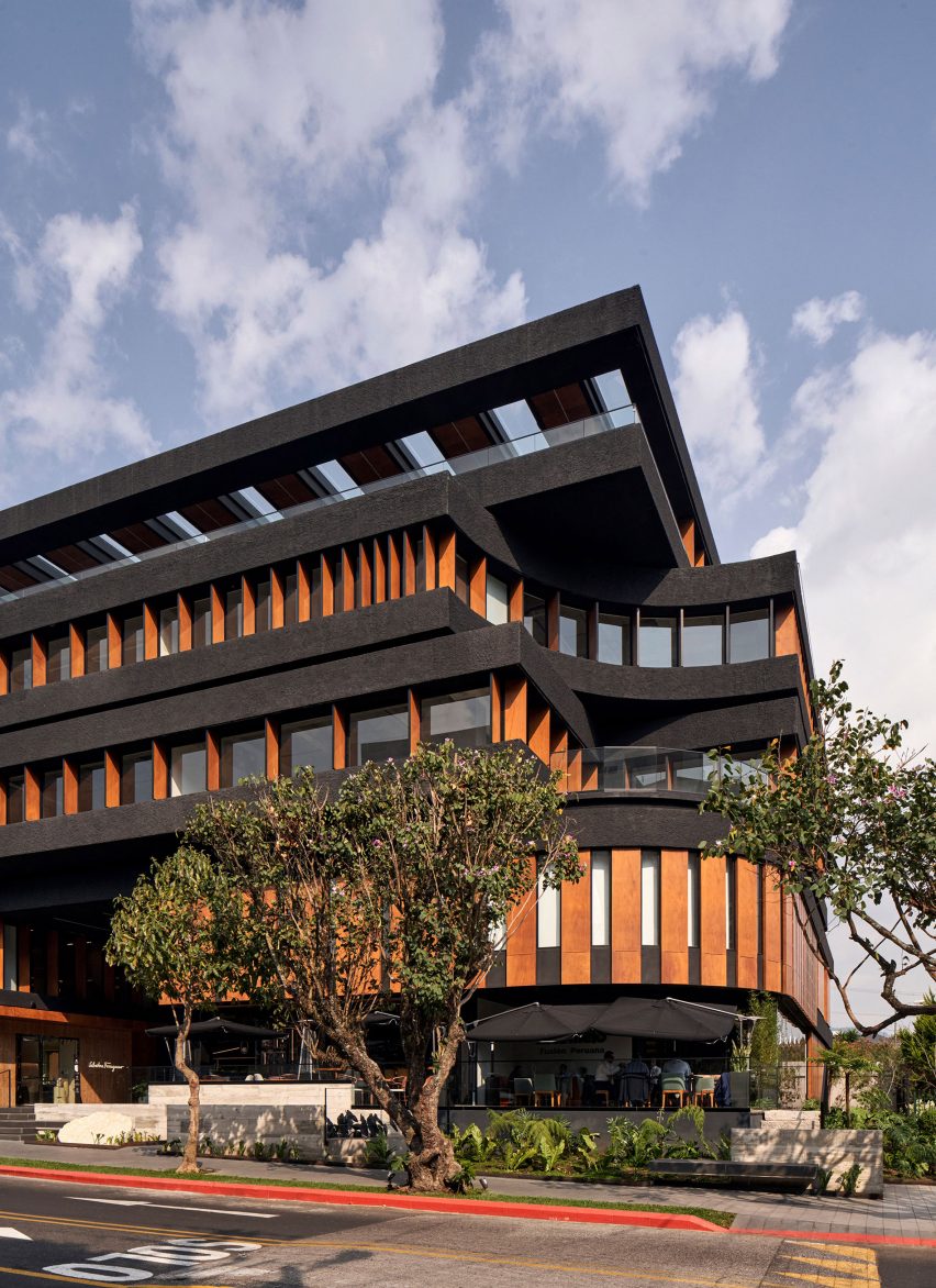 AEME building by Paz Arquitectura