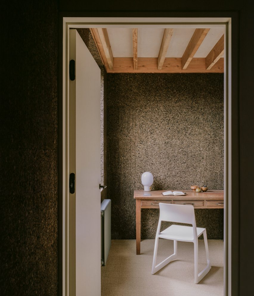 Polysmiths designs "beautifully sustainable" London house featuring cork-lined living spaces