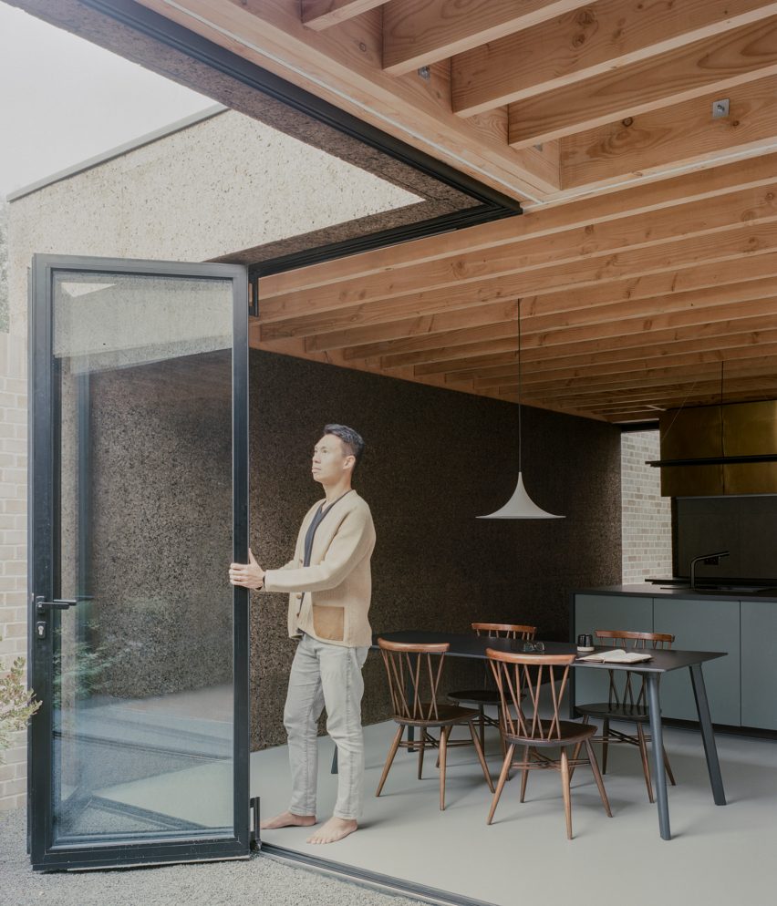 Polysmiths designs "beautifully sustainable" London house featuring cork-lined living spaces