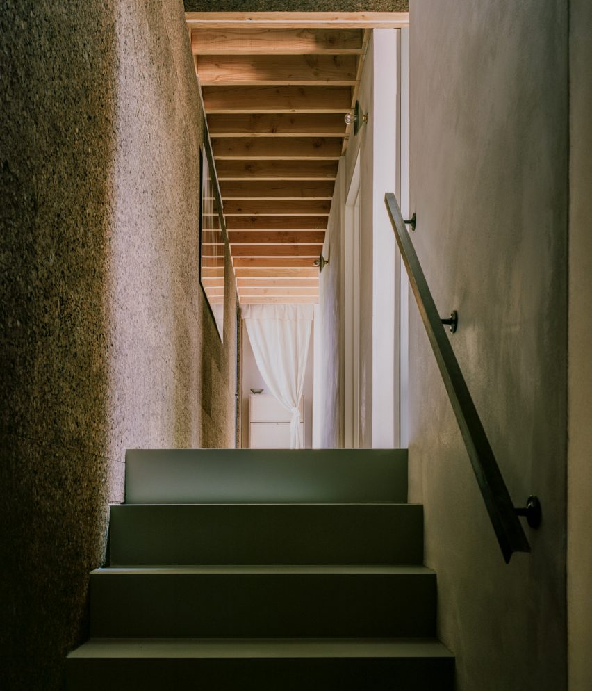 Polysmiths designs "beautifully sustainable" London house featuring cork-lined living spaces