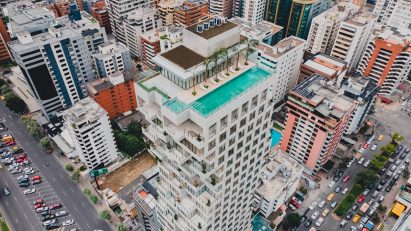 Image of an infinity pool on the rooftop of Qorner
