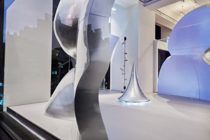 Image of the Mugler pop-up through the window of Selfridges