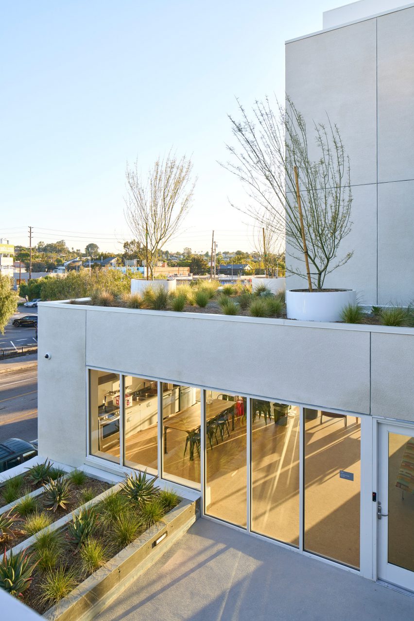 Rose Apartments in California by Brooks + Scarpa