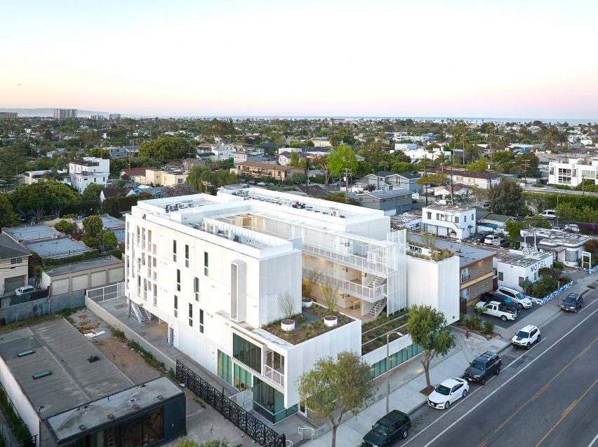 Rose Apartments in California by Brooks + Scarpa