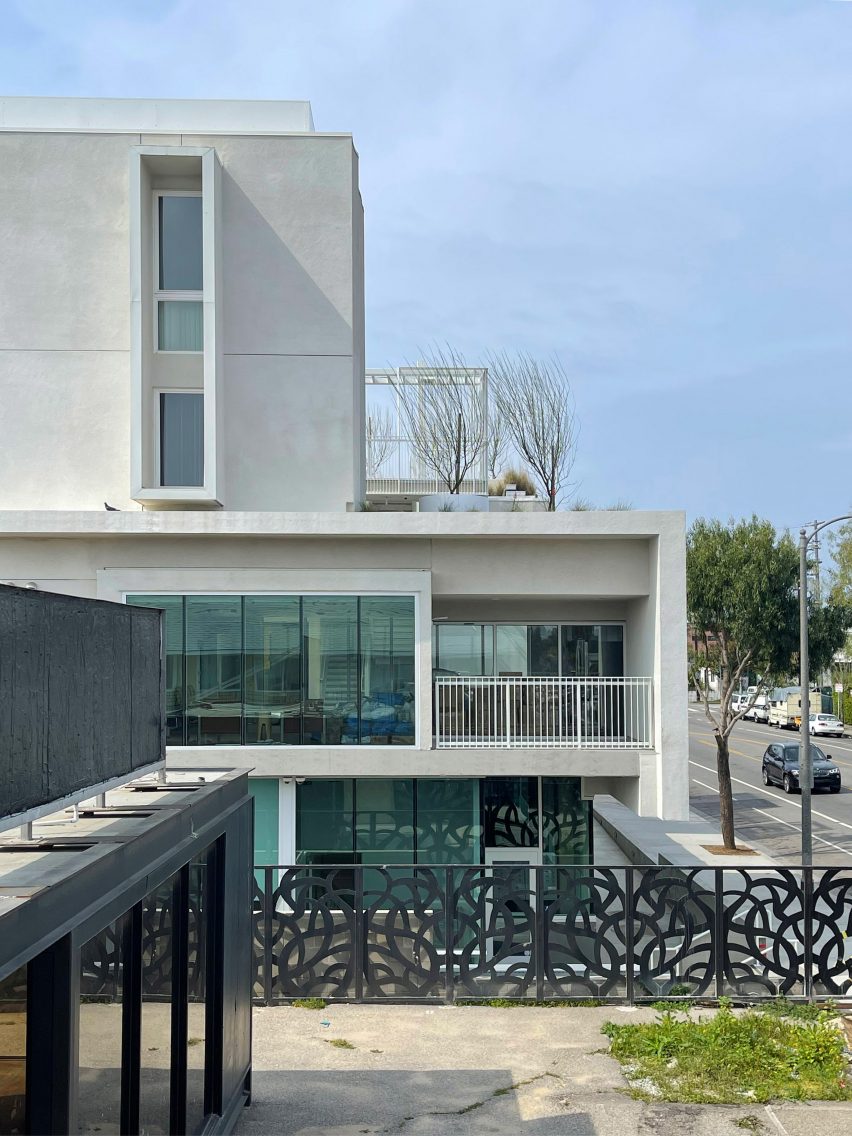 Rose Apartments in California by Brooks + Scarpa