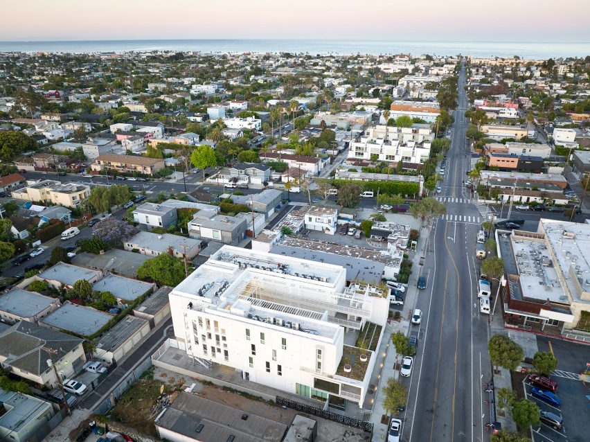 Rose Apartments in California by Brooks + Scarpa
