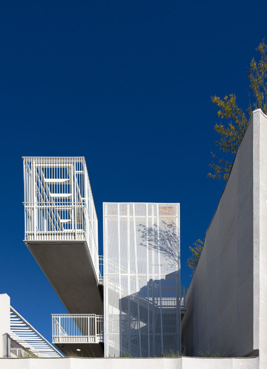Rose Apartments in California by Brooks + Scarpa