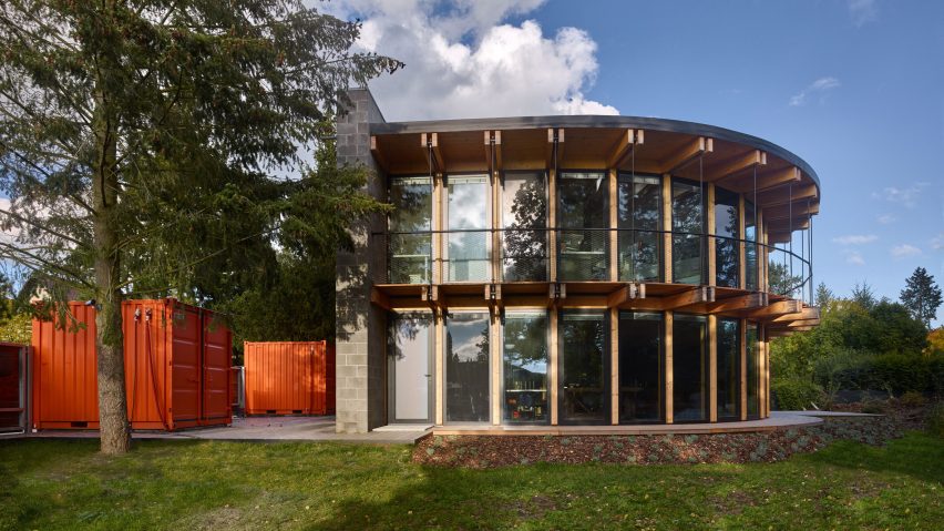 Image of House that Opens up to the Sun