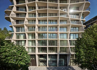 Quartz Studio Gang tower from the front in Amsterdam