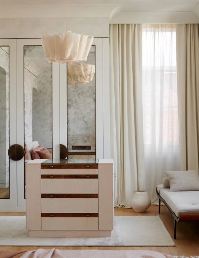 Dressing room in The Palace Gate by Tala Fustok with mottled mirrors