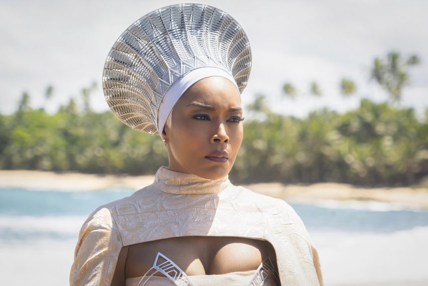 A queen character wearing a white headdress