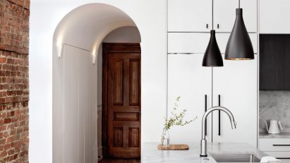 White kitchen with quartzite counter