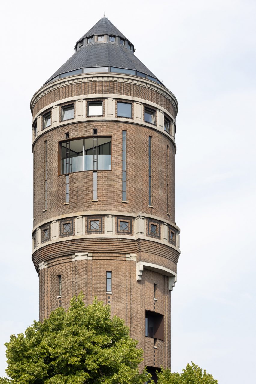 Amsterdamsestraatweg water tower renovation by Zecc Architecten
