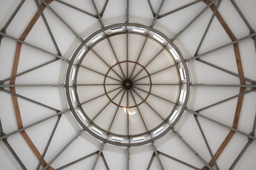 Amsterdamsestraatweg water tower renovation by Zecc Architecten
