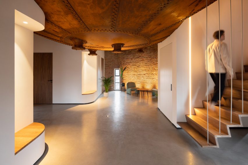 Amsterdamsestraatweg water tower renovation by Zecc Architecten
