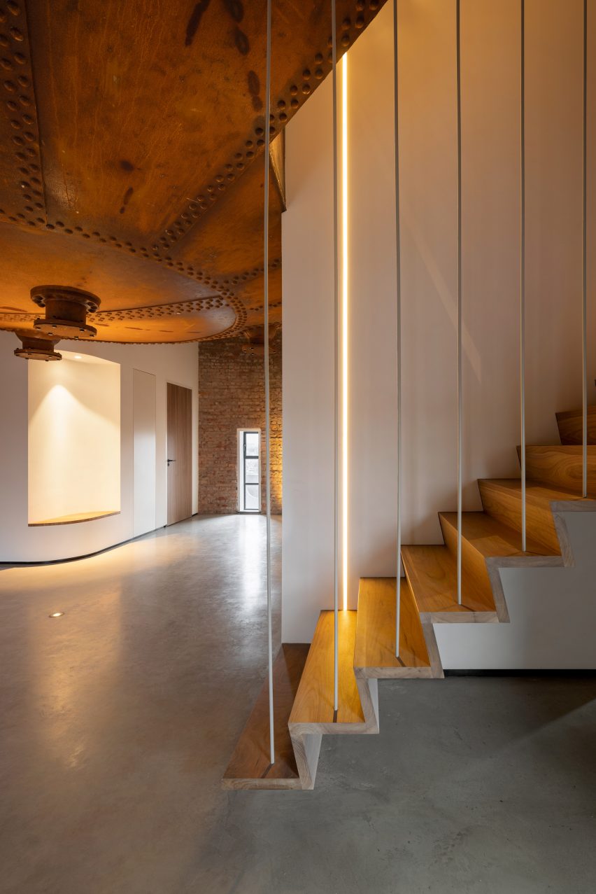 Amsterdamsestraatweg water tower renovation by Zecc Architecten