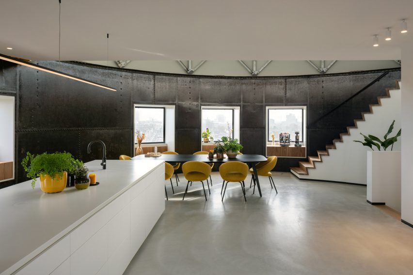 Amsterdamsestraatweg water tower renovation by Zecc Architecten