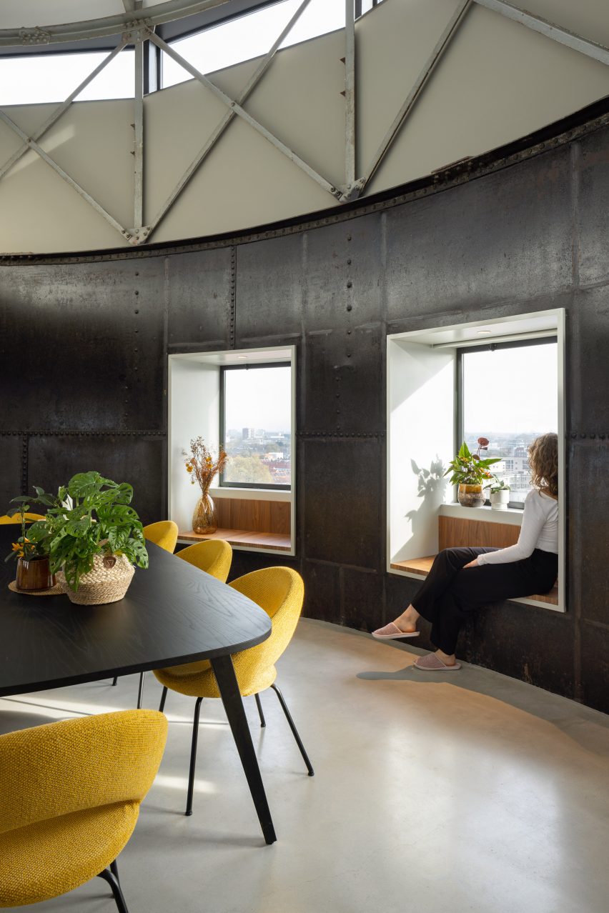 Amsterdamsestraatweg water tower renovation by Zecc Architecten