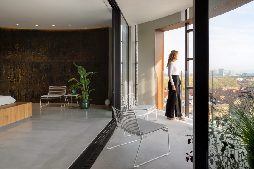 Amsterdamsestraatweg water tower renovation by Zecc Architecten